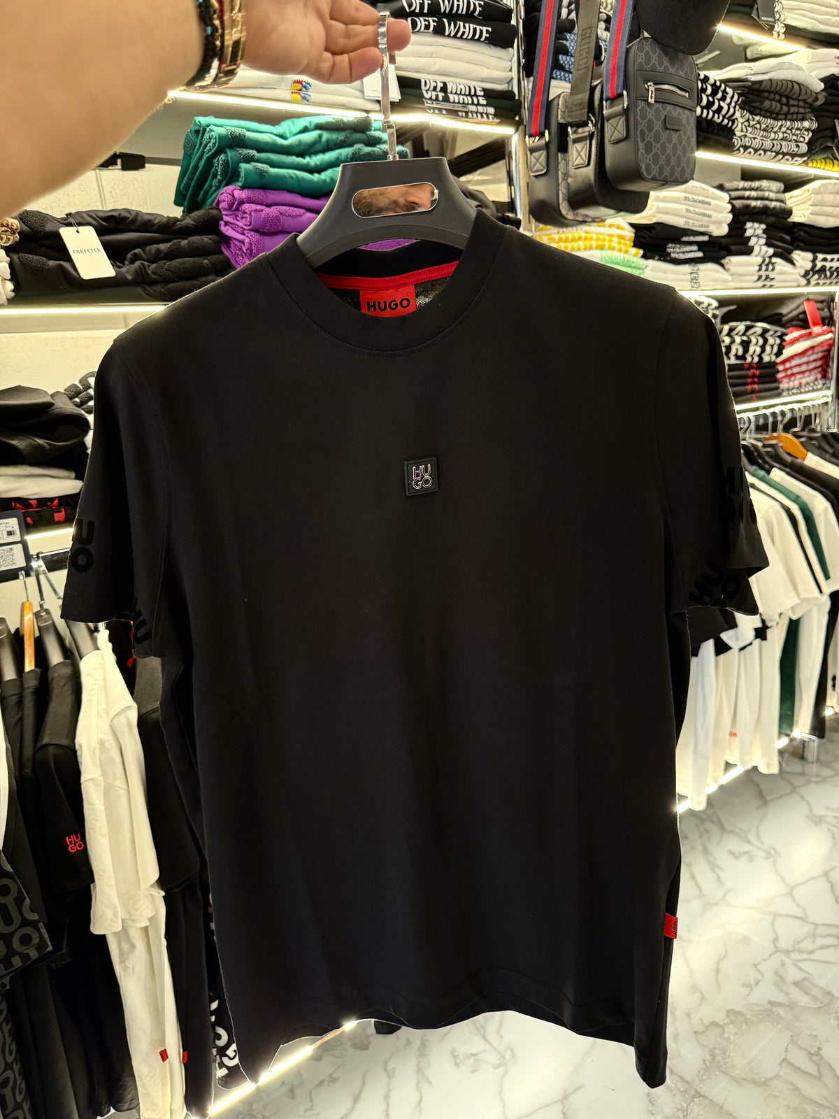 T-SHIRT - HUGO